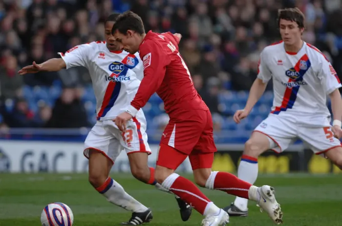 Framed Print : Michael McIndoe tries to beat crystal palace right back Nathanial Clyne