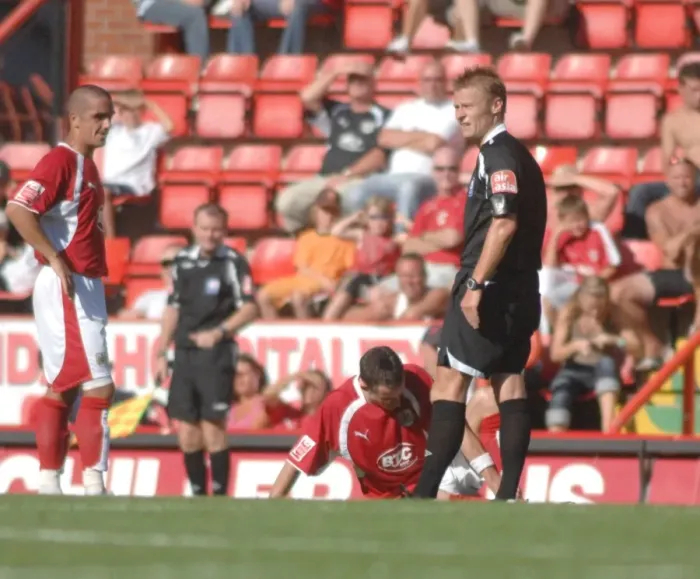 Framed Print : Michael McIndoe's Unyielding Determination: A Battle of Wills in Bristol City vs Scunthorpe United