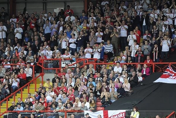 Minutes Applause for Mark Saunders: Tribute at Bristol City vs MK Dons (September 27, 2014)