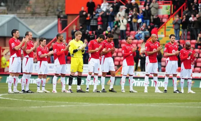 Framed Print : Minutes of Silence: A Tribute to Keith Alexander at Bristol City vs. Doncaster Rovers Framed Print : Minutes of Silence: A Tribute to Keith Alexander at Bristol City vs. Doncaster Rovers