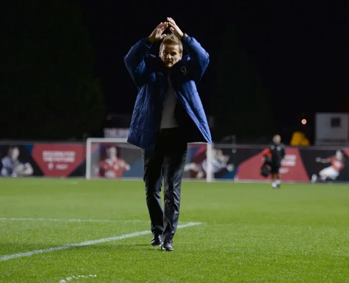 Framed Print : Neal Ardley Applauding AFC Wimbledon Fans at Ashton Gate, Bristol City vs AFC Wimbledon, Johnstone's Paint Trophy