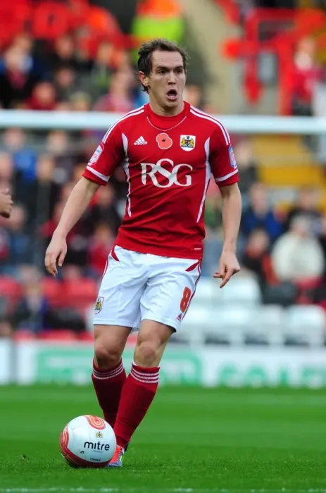 Framed Print : Neil Kilkenny in Action: Bristol City vs Burnley, Championship Match at Ashton Gate Stadium (05 / 11 / 2011) Framed Print : Neil Kilkenny in Action: Bristol City vs Burnley, Championship Match at Ashton Gate Stadium (05 / 11 / 2011)