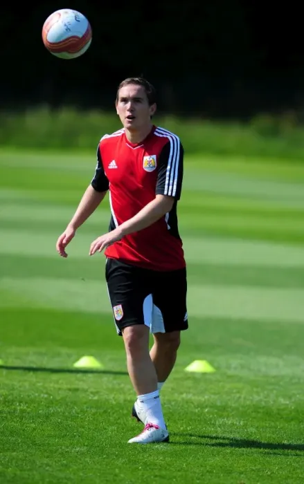 Framed Print : Neil Kilkenny of Bristol City: Focused during Pre-Season Training Framed Print : Neil Kilkenny of Bristol City: Focused during Pre-Season Training
