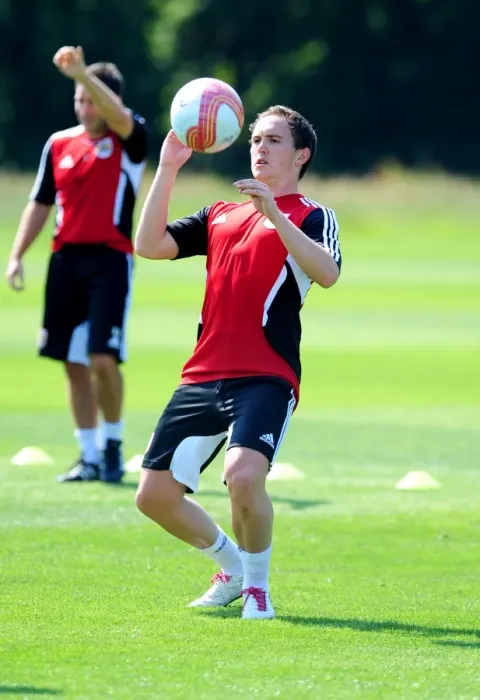 Framed Print : Neil Kilkenny of Bristol City: Focused and Ready for Pre-Season Training Framed Print : Neil Kilkenny of Bristol City: Focused and Ready for Pre-Season Training