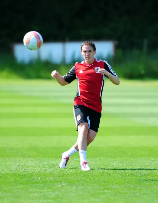Framed Print : Neil Kilkenny: Gearing Up for Bristol City's Pre-Season Training Framed Print : Neil Kilkenny: Gearing Up for Bristol City's Pre-Season Training