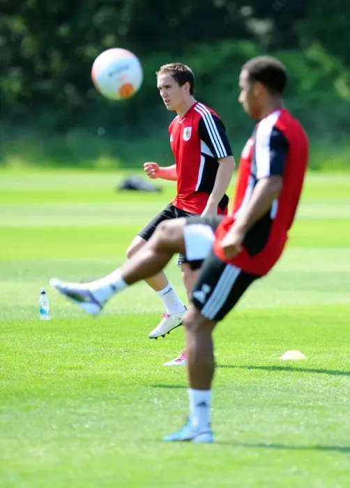 Framed Print : Neil Kilkenny: Unwavering Concentration During Bristol City's Pre-Season Training