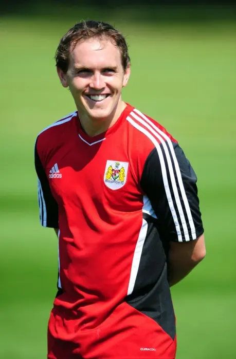 Framed Print : Neil Kilkenny's Unwavering Focus: Pre-Season Training with Bristol City Framed Print : Neil Kilkenny's Unwavering Focus: Pre-Season Training with Bristol City