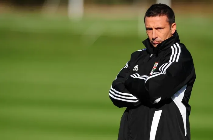 Framed Print : New Manager Derek McInnes Begins Training with Bristol City at Ashton Gate Stadium (October 2011) Framed Print : New Manager Derek McInnes Begins Training with Bristol City at Ashton Gate Stadium (October 2011)
