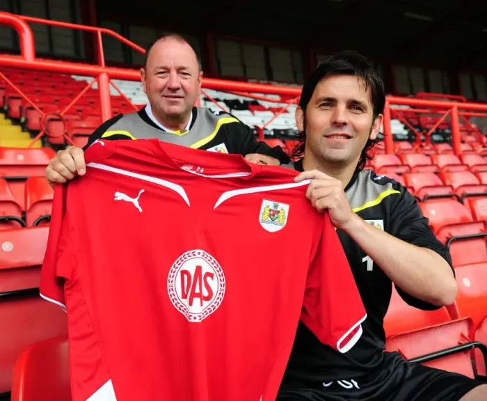 Framed Print : New Signings: Fresh Faces of Bristol City First Team (09-10 Season)