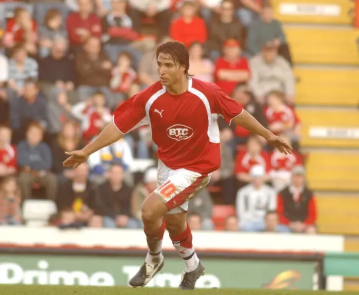 Framed Print : Nick Carle in Action for Bristol City Against Sheffield Wednesday Framed Print : Nick Carle in Action for Bristol City Against Sheffield Wednesday