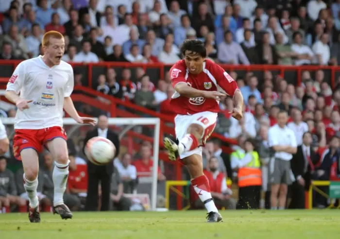 Framed Print : Nick Carle's Play-Off Drama: A Pivotal Moment in Bristol City vs. Crystal Palace