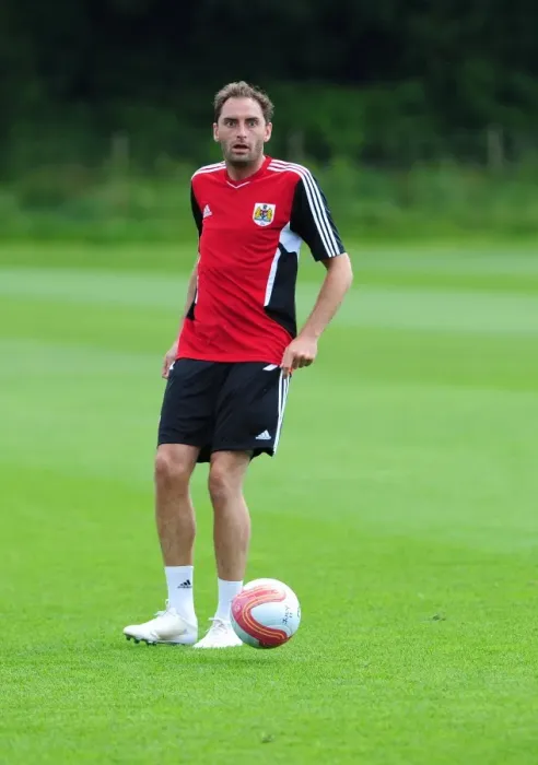 Framed Print : Nicky Hunt of Bristol City in Pre-Season Training Framed Print : Nicky Hunt of Bristol City in Pre-Season Training