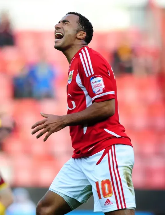 Framed Print : Nicky Maynard in Action: Bristol City vs. Burnley (Championship Football Match, 5th November 2011) Framed Print : Nicky Maynard in Action: Bristol City vs. Burnley (Championship Football Match, 5th November 2011)