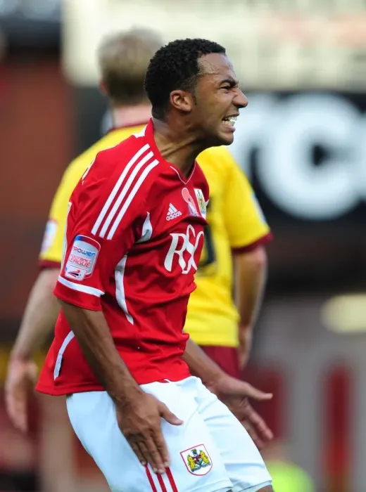 Framed Print : Nicky Maynard in Action: Bristol City vs. Burnley (Championship, 5th November 2011) Framed Print : Nicky Maynard in Action: Bristol City vs. Burnley (Championship, 5th November 2011)