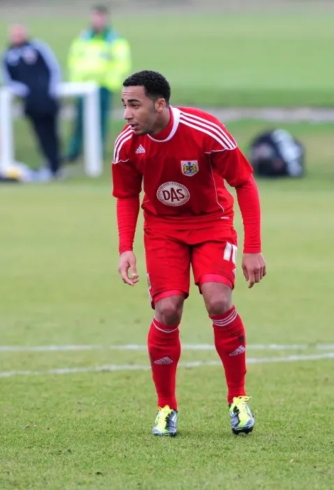 Framed Print : Nicky Maynard in Action: Bristol City vs Swindon Reserves