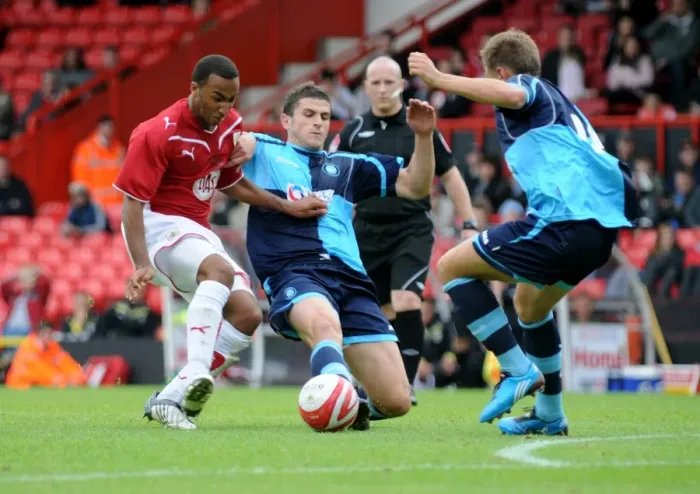 Framed Print : Nicky Maynard: In Action Against Wycombe Wanderers (Bristol City vs Wycombe Wanderers)