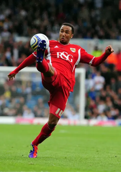 Framed Print : Nicky Maynard of Bristol City Faces Off Against Leeds United in the League Cup, 16th September 2011