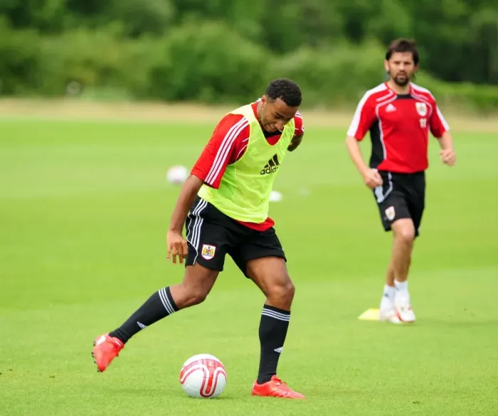 Framed Print : Nicky Maynard of Bristol City in Pre-Season Training Framed Print : Nicky Maynard of Bristol City in Pre-Season Training