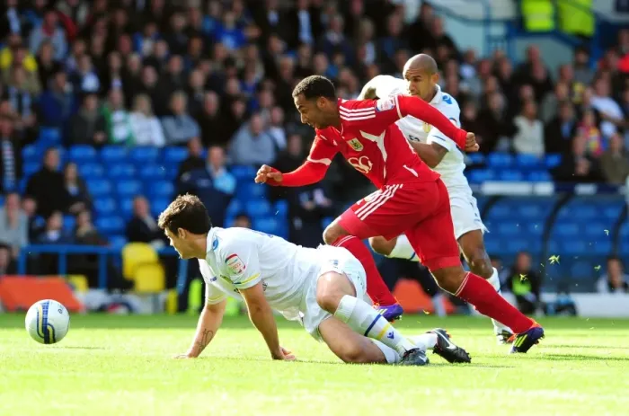 Framed Print : Nicky Maynard Dashes Past Leeds Defenders in 2011 League Cup Clash: Bristol City vs. Leeds United