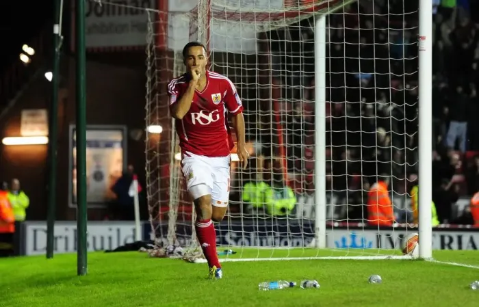 Framed Print : Nicky Maynard Scores Championship-Winning Goal for Bristol City vs. Southampton (Nov. 26, 2011)