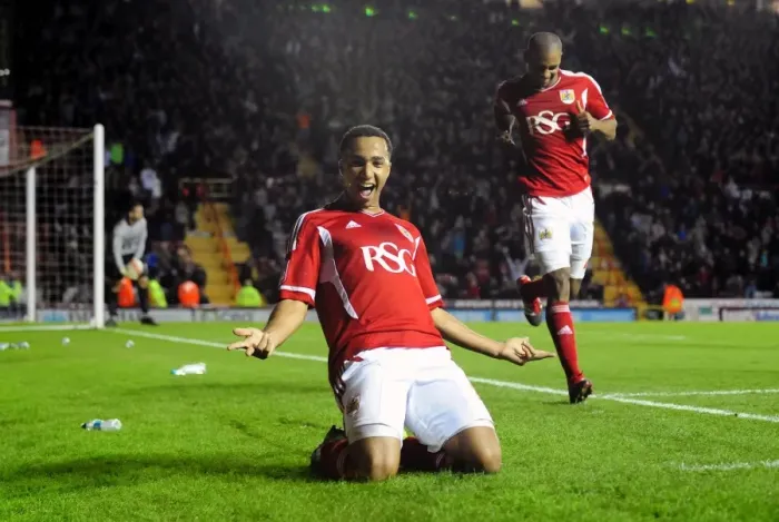 Framed Print : Nicky Maynard Scores Championship-Winning Goal for Bristol City vs. Southampton (26 / 11 / 2011) Framed Print : Nicky Maynard Scores Championship-Winning Goal for Bristol City vs. Southampton (26 / 11 / 2011)