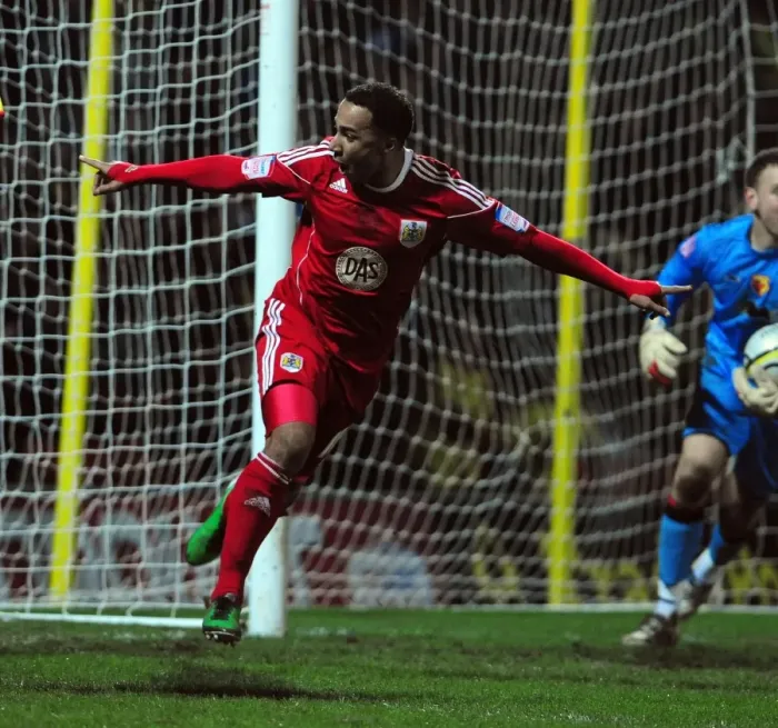 Framed Print : Nicky Maynard Scores the Equalizer: Watford vs. Bristol City, Championship 2011 Framed Print : Nicky Maynard Scores the Equalizer: Watford vs. Bristol City, Championship 2011