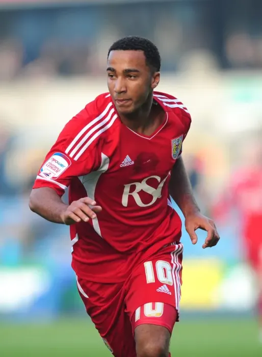 Framed Print : Nicky Maynard Scores Opening Goal for Bristol City against Millwall in Championship Match, Selhurst Park 2011 - Editorial Use Only Framed Print : Nicky Maynard Scores Opening Goal for Bristol City against Millwall in Championship Match, Selhurst Park 2011 - Editorial Use Only