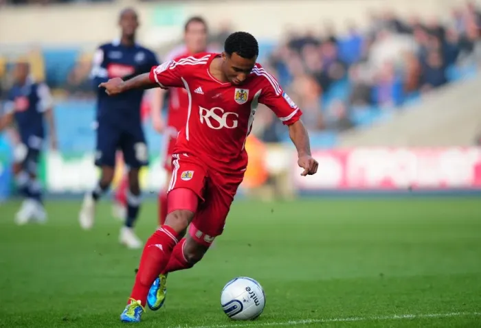 Framed Print : Nicky Maynard Scores Opening Goal: Millwall vs. Bristol City, Championship 2011