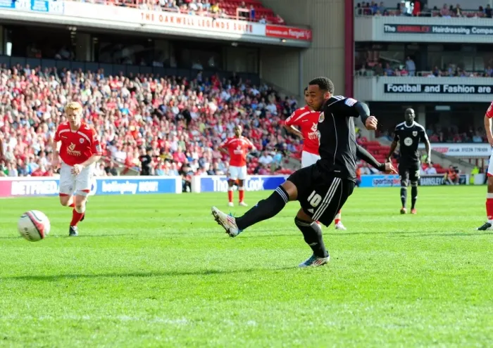 Framed Print : Nicky Maynard Scores Penalty: Barnsley vs. Bristol City (Championship, 09 / 04 / 2011)