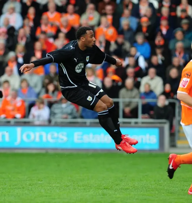 Framed Print : Nicky Maynard Scores the Winning Goal: Blackpool vs. Bristol City, Championship 2010 Framed Print : Nicky Maynard Scores the Winning Goal: Blackpool vs. Bristol City, Championship 2010