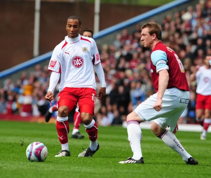 Framed Print : Nicky Maynard and Steven Caldwell: A Moment from the Burnley vs. Bristol City Football Match