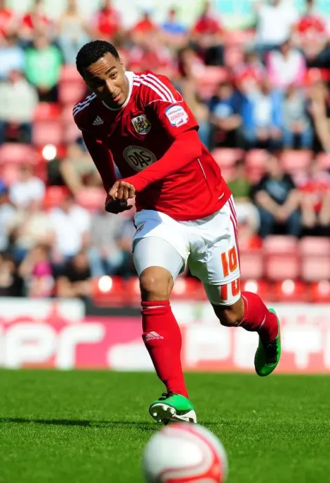 Framed Print : Nicky Maynard Strikes for Bristol City against Ipswich Town, Championship Match, April 16, 2011