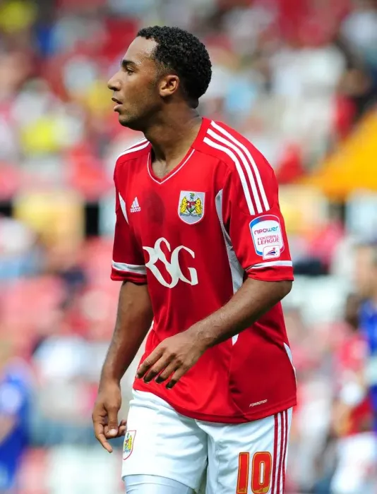 Framed Print : Nicky Maynard Strikes for Bristol City Against Ipswich Town in Championship Match, 2011