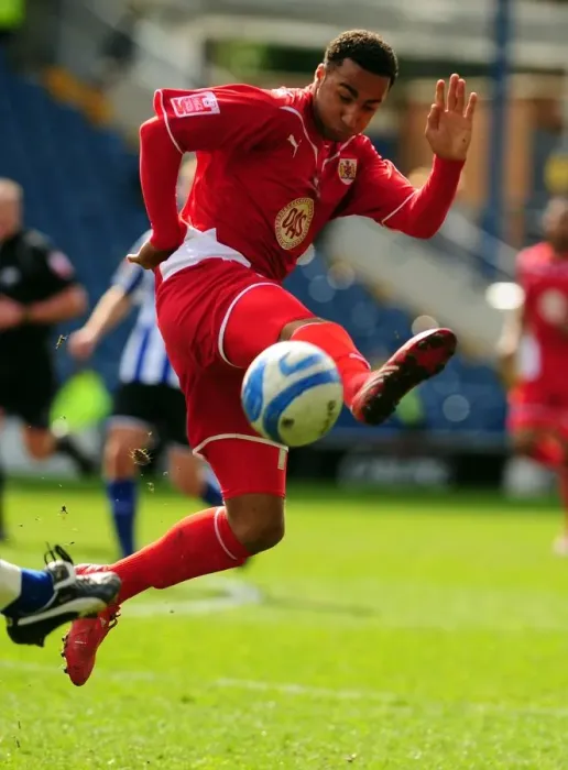 Framed Print : Nicky Maynard Strikes for Bristol City Against Sheffield Wednesday, Championship 2010 Framed Print : Nicky Maynard Strikes for Bristol City Against Sheffield Wednesday, Championship 2010