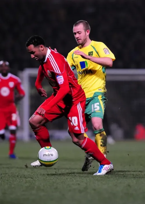 Framed Print : Nicky Maynard vs. David Fox: Battle for Supremacy in the Championship Clash between Norwich City and Bristol City - 14 / 03 / 2011 Framed Print : Nicky Maynard vs. David Fox: Battle for Supremacy in the Championship Clash between Norwich City and Bristol City - 14 / 03 / 2011