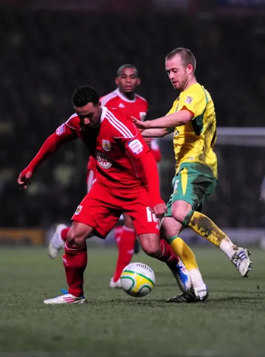Framed Print : Nicky Maynard vs. David Fox: Championship Battle at Carrow Road, 14 / 03 / 2011 (Norwich City vs. Bristol City) Framed Print : Nicky Maynard vs. David Fox: Championship Battle at Carrow Road, 14 / 03 / 2011 (Norwich City vs. Bristol City)