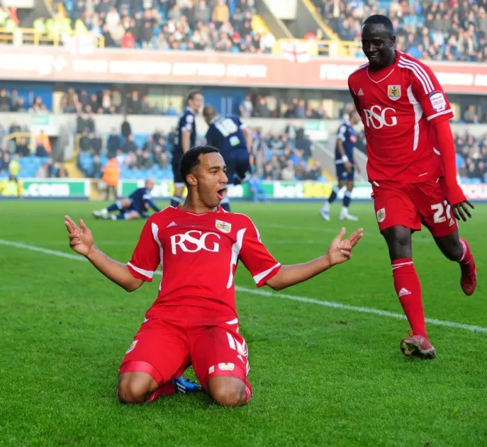 Framed Print : Nicky Maynard's Brace: Millwall vs. Bristol City, Championship 2011-12 Framed Print : Nicky Maynard's Brace: Millwall vs. Bristol City, Championship 2011-12