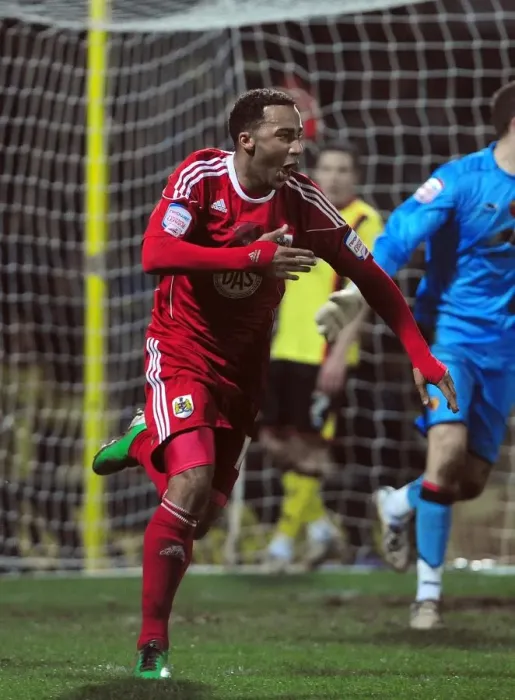 Framed Print : Nicky Maynard's Dramatic Equalizer: A Thrilling Moment for Bristol City in the Championship (22 / 02 / 2011)