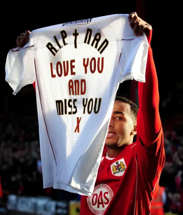 Framed Print : Nicky Maynard's Emotional Tribute: Honoring His Late Nan with a Goal Celebration - Bristol City vs Burnley, Championship 2011