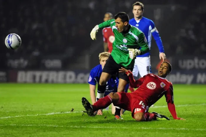 Framed Print : Nicky Maynard's Game-Changing Moment: Stealing the Ball from Ricardo in the Thrilling Championship Clash between Leicester City and Bristol City (18 / 02 / 2011)