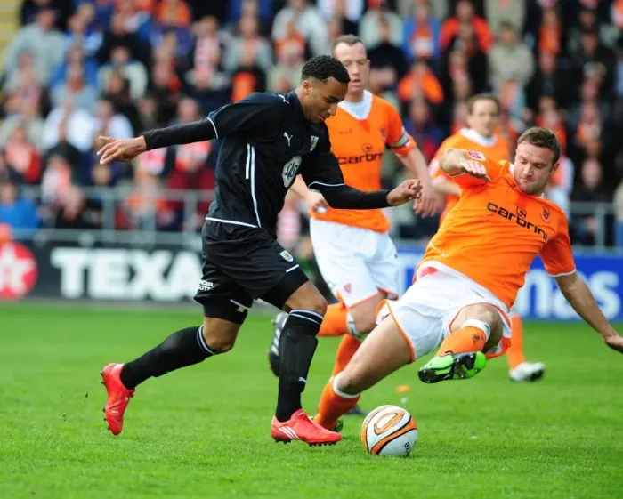 Framed Print : Nicky Maynard's Goal Attempt vs. Blackpool, Championship 2010 Framed Print : Nicky Maynard's Goal Attempt vs. Blackpool, Championship 2010