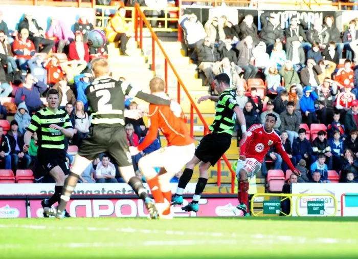 Framed Print : Nicky Maynard's Long-Range Effort Against Scunthorpe United - Bristol City Championship Match, 2010 Framed Print : Nicky Maynard's Long-Range Effort Against Scunthorpe United - Bristol City Championship Match, 2010