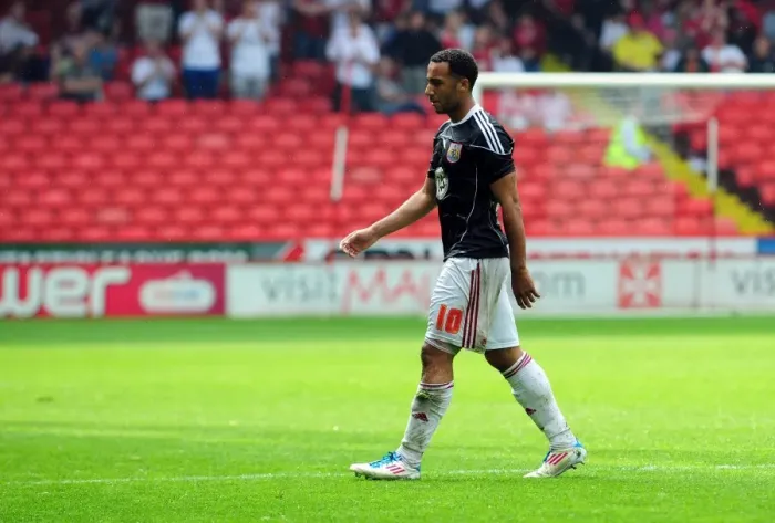 Framed Print : Nicky Maynard's Red Card: Sheffield United vs. Bristol City (Championship, 23 / 04 / 2011) Framed Print : Nicky Maynard's Red Card: Sheffield United vs. Bristol City (Championship, 23 / 04 / 2011)