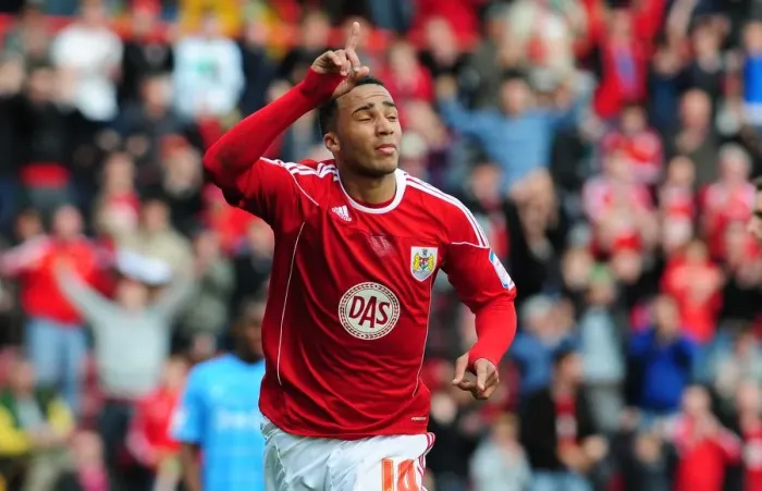 Framed Print : Nicky Maynard's Solo Goal: Championship Victory for Bristol City over Doncaster Rovers (02 / 04 / 2011)
