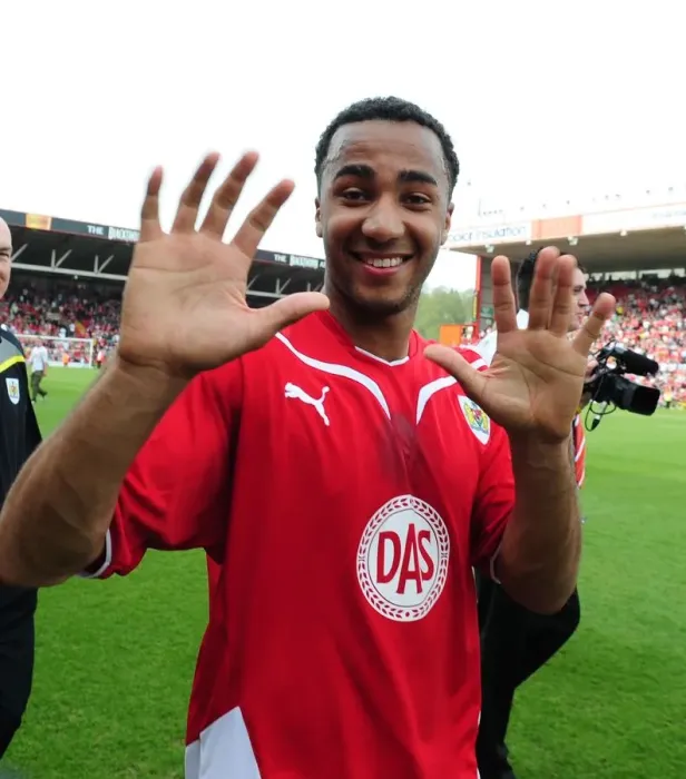 Framed Print : Nicky Maynard's Thrilling Goal: Bristol City vs. Derby County, Championship Match, 2010
