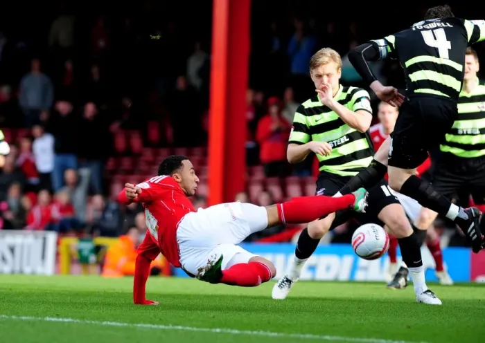 Framed Print : Nicky Maynard's Thrilling Overhead Kick Attempt for Bristol City vs Scunthorpe United, Championship Match, 2010 Framed Print : Nicky Maynard's Thrilling Overhead Kick Attempt for Bristol City vs Scunthorpe United, Championship Match, 2010