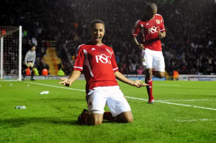 Framed Print : Nicky Maynard's Winning Goal: Bristol City Secures Victory Over Southampton in Championship Match, 26 / 11 / 2011