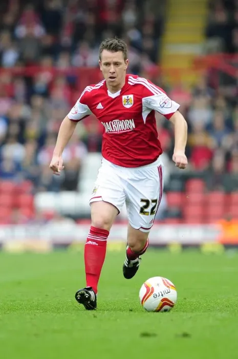 Framed Print : Nicky Shorey in Action: Bristol City vs. Colchester United, Sky Bet League One (September 2013) Framed Print : Nicky Shorey in Action: Bristol City vs. Colchester United, Sky Bet League One (September 2013)