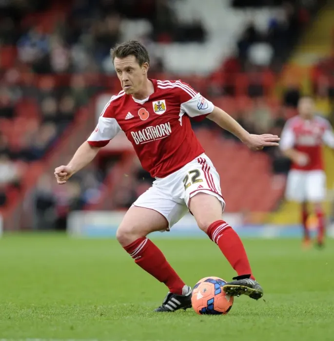 Framed Print : Nicky Shorey in Action: FA Cup First Round - Bristol City vs Dagenham and Redbridge