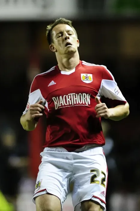 Framed Print : Nicky Shorey of Bristol City in Action Against Brentford, Sky Bet League One, 2013